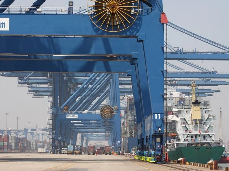 Nuestras mercancías llegan al puerto ahora mismo, ¿tan rápido? ¡Derecha!