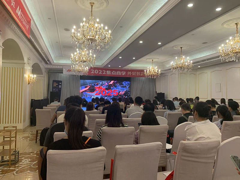 Asista a una reunión organizada por Made in China