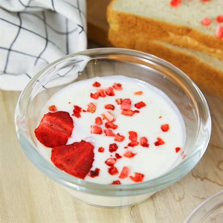 Dried Strawberry Pieces